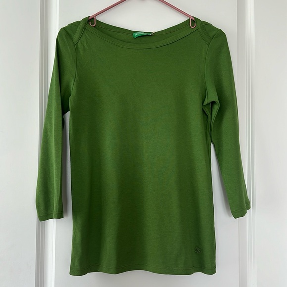 NWT United Colors of Benetton 3/4 length sleeve green tee with boat neck. - Picture 2 of 5